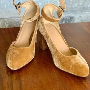 Soludos Gemma Heel Velvet Gold size US 7